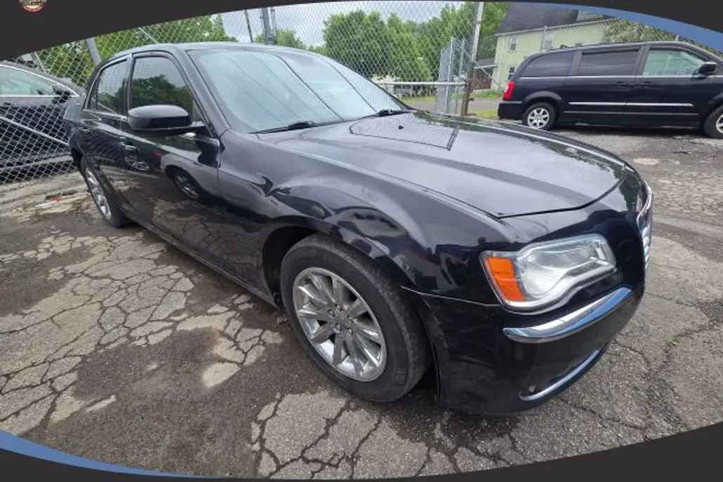 2014 Chrysler 300 photo 1