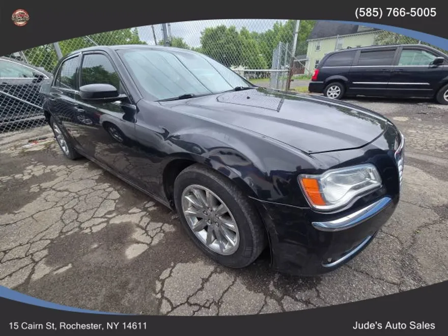 2014 Chrysler 300 photo 1
