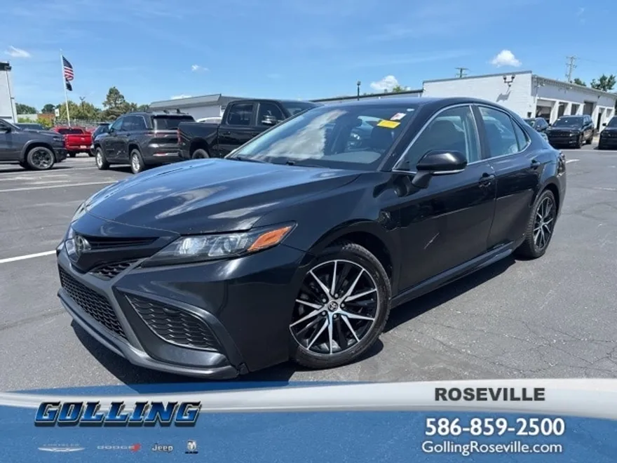 2021 Toyota Camry SE photo 1