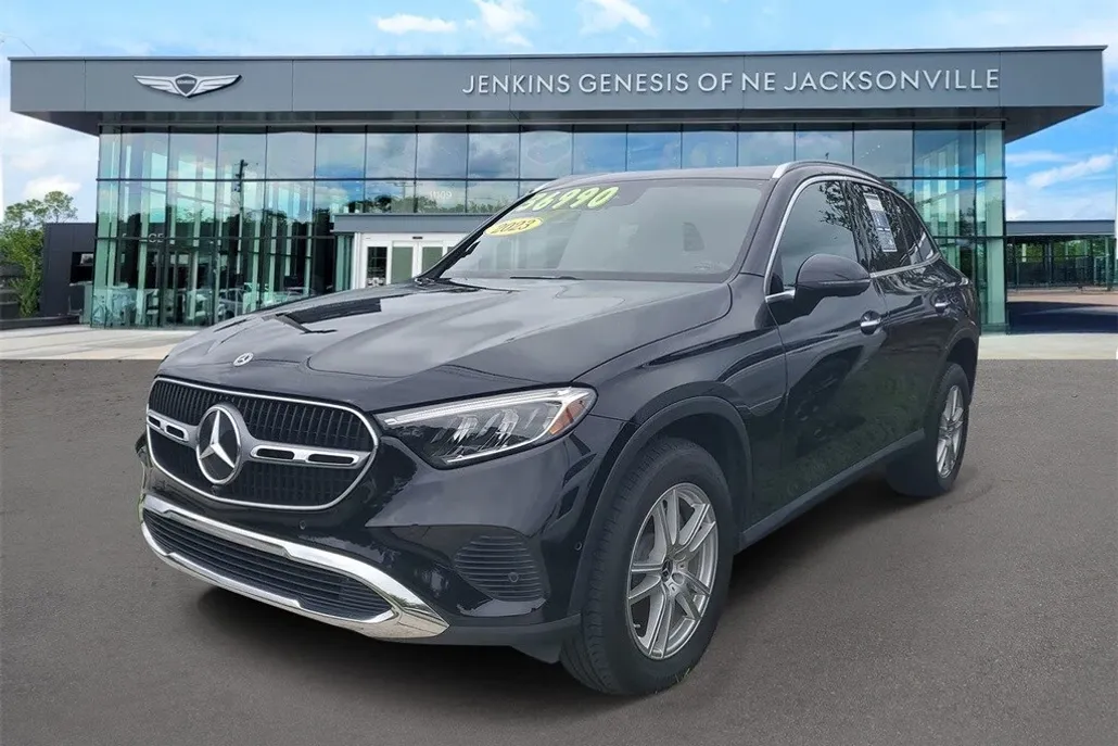 2023 Mercedes Benz GLC 300 4MATIC photo 1