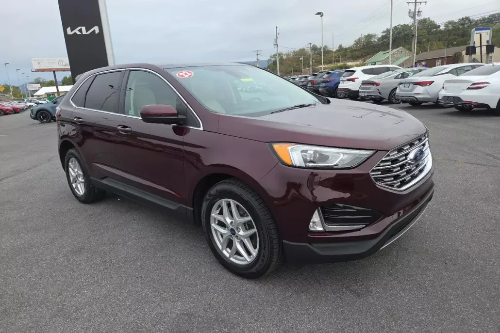 2022 Ford Edge SEL photo 1