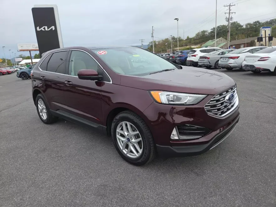2022 Ford Edge SEL photo 1