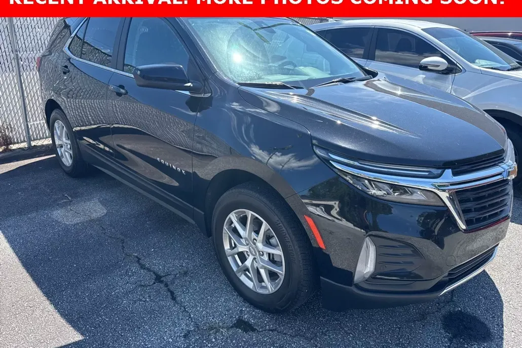 2023 Chevrolet Equinox LT photo 1