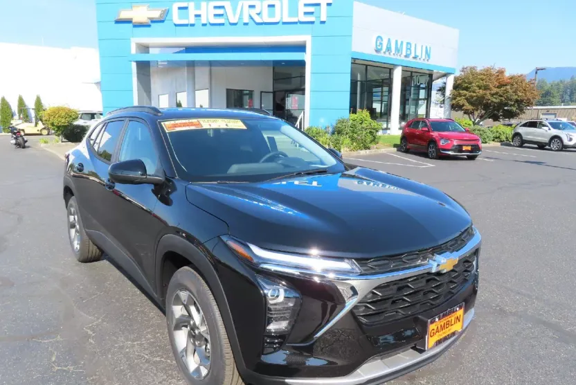 2025 Chevrolet Trax LT photo 1
