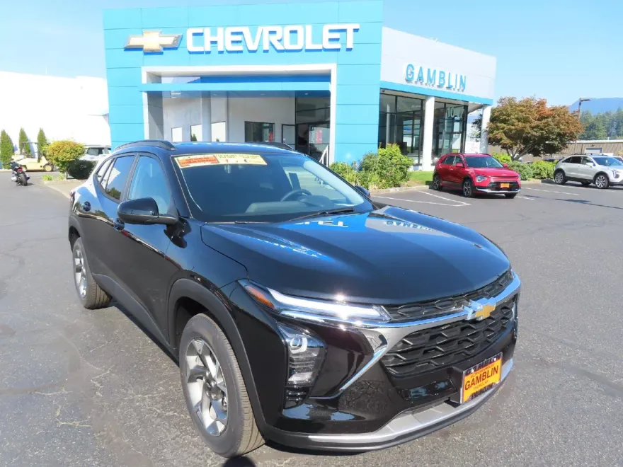 2025 Chevrolet Trax LT photo 1