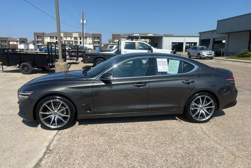2023 Genesis G70 2.0T photo 1