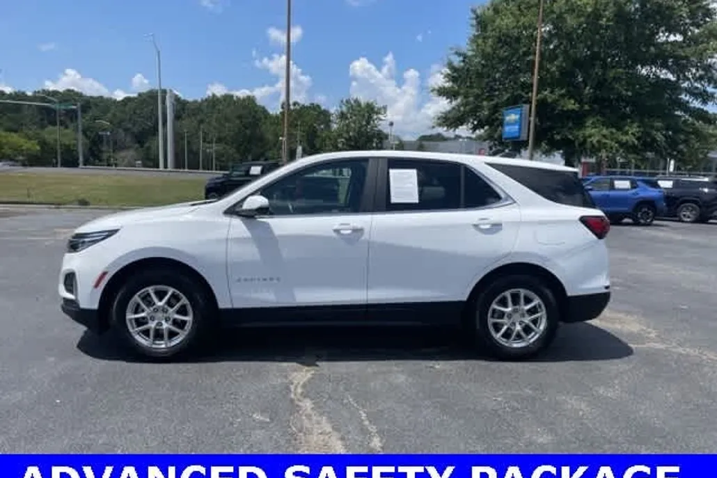 2022 Chevrolet Equinox LT photo 1