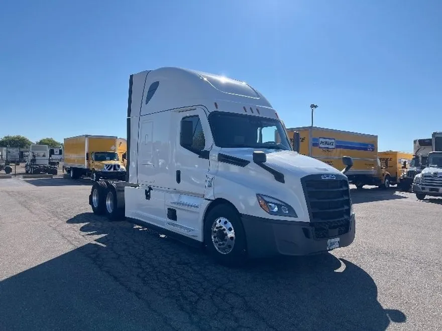 2022 Freightliner Cascadia 126" Sleeper Cab photo 1