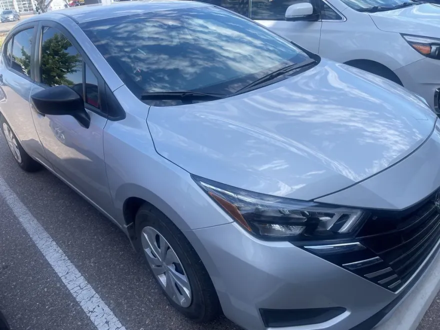 2025 Nissan Versa 1.6 S photo 1