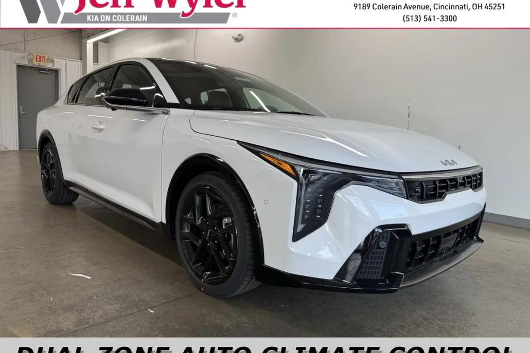 2025 Kia K4 GT-Line Turbo photo 1