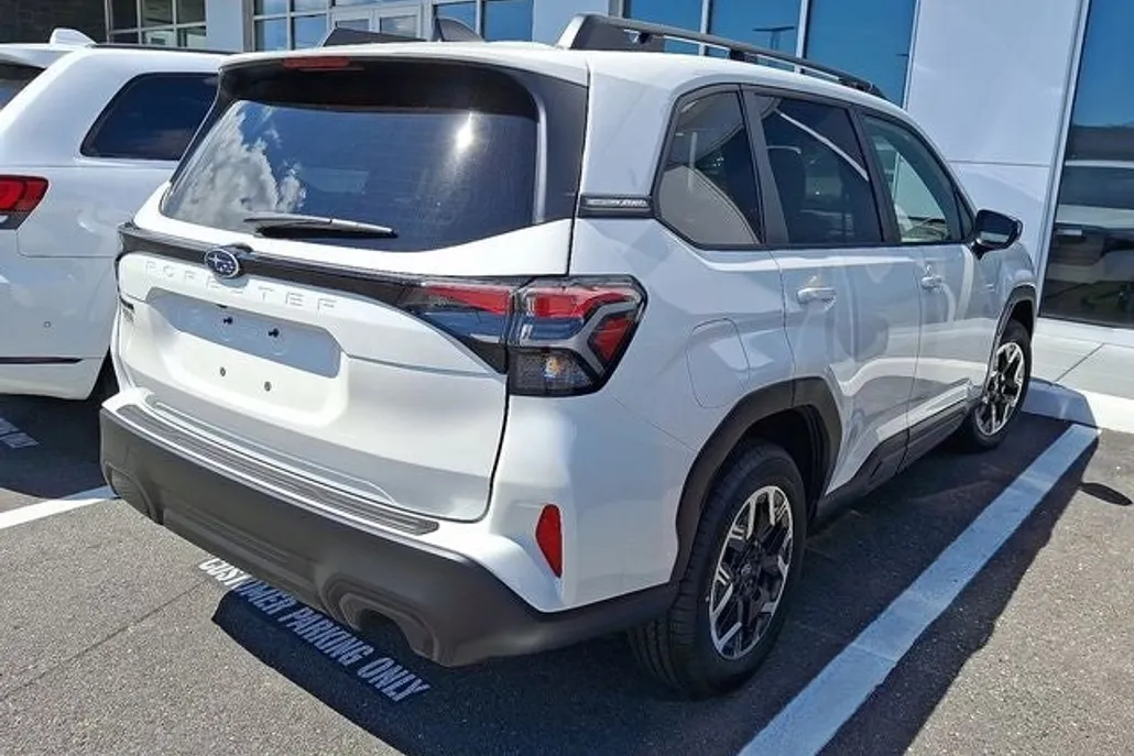 2025 Subaru Forester Premium photo 1