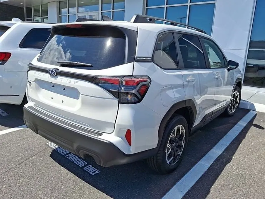 2025 Subaru Forester Premium photo 1