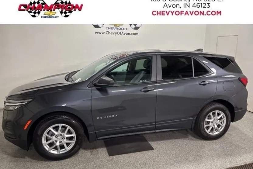 2022 Chevrolet Equinox LS photo 1
