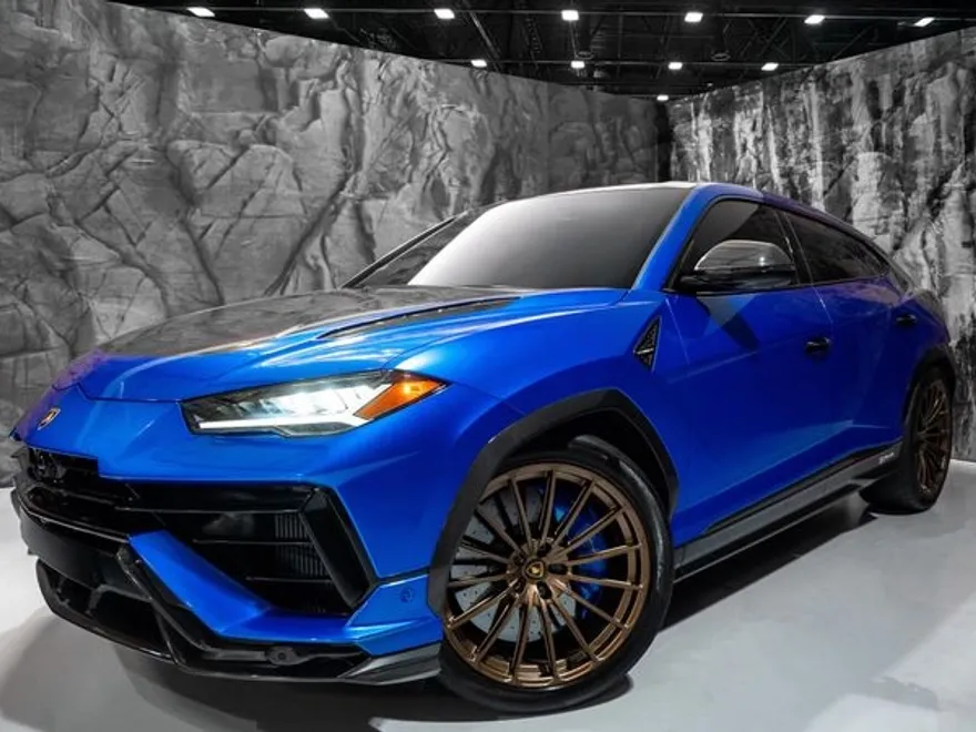 2023 Lamborghini Urus Performante photo 1