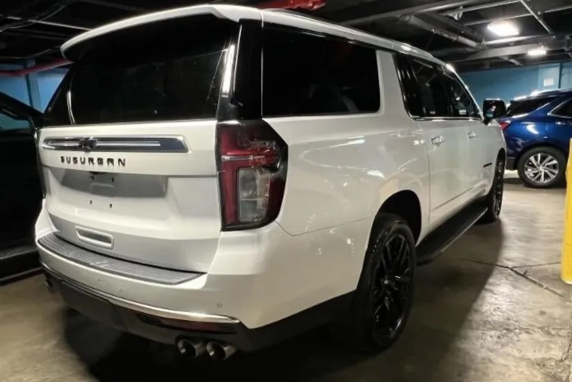 2023 Chevrolet Suburban High Country photo 1