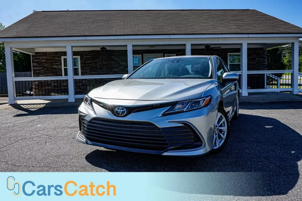 2022 Toyota Camry LE photo 1