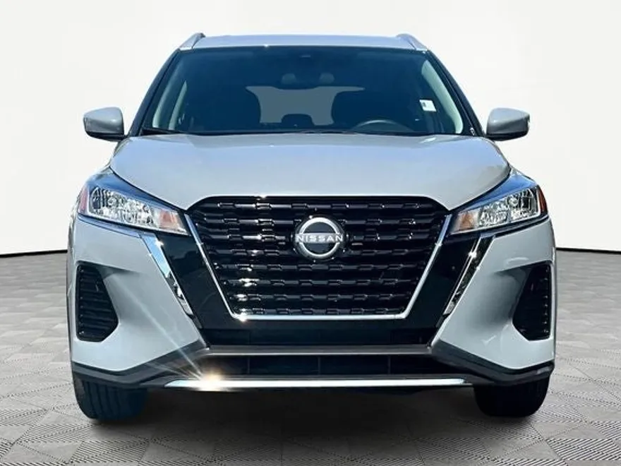 2024 Nissan Kicks SV photo 1