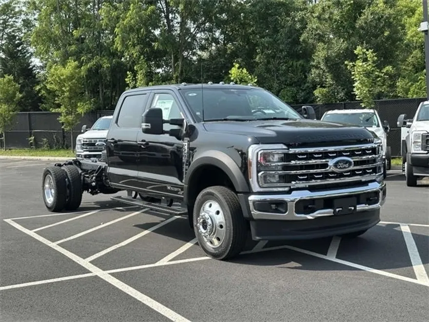 2025 Ford F-550 photo 1