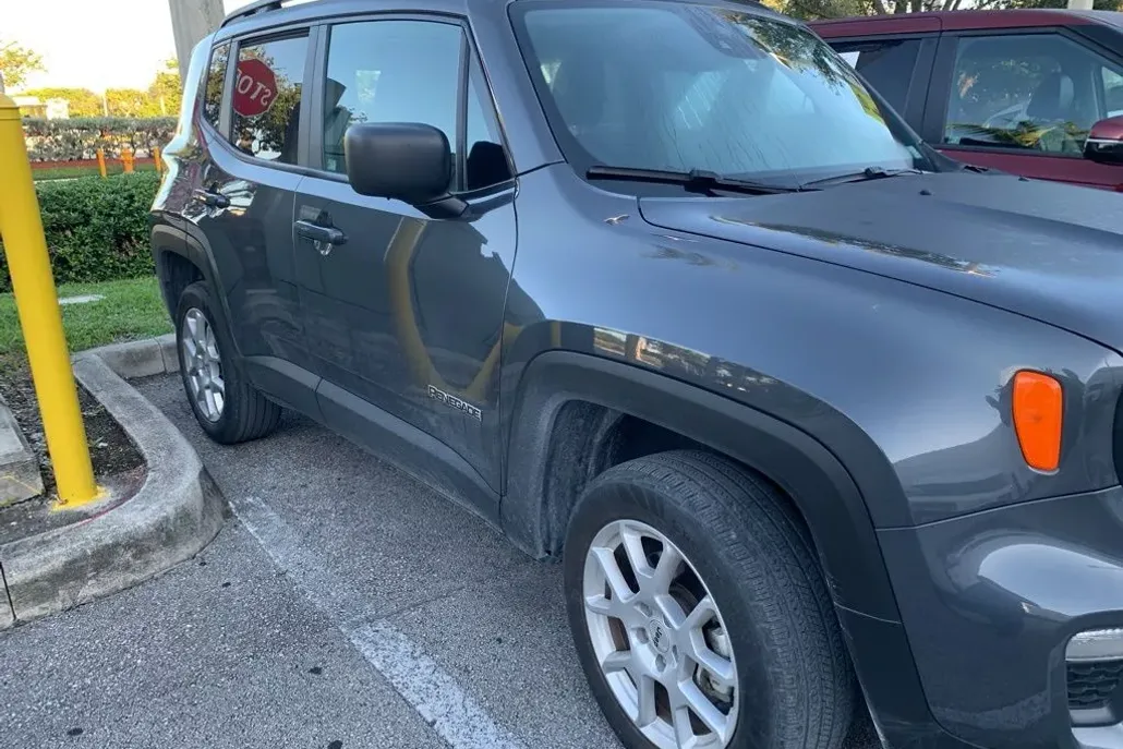 2022 Jeep Renegade Latitude photo 1