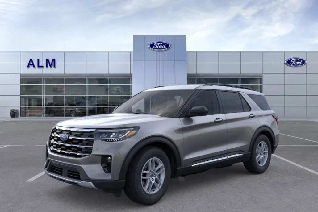 2025 Ford Explorer photo 3
