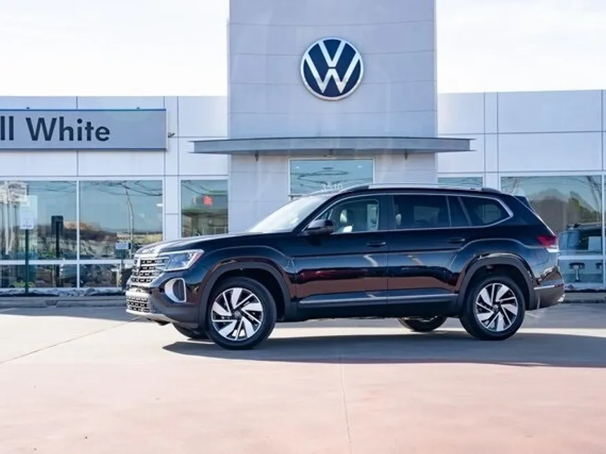 2025 Volkswagen Atlas SEL photo 1