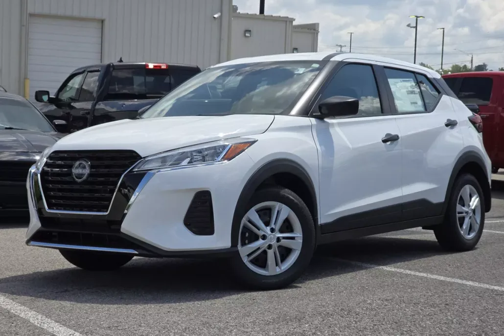 2025 Nissan Kicks Play S photo 1