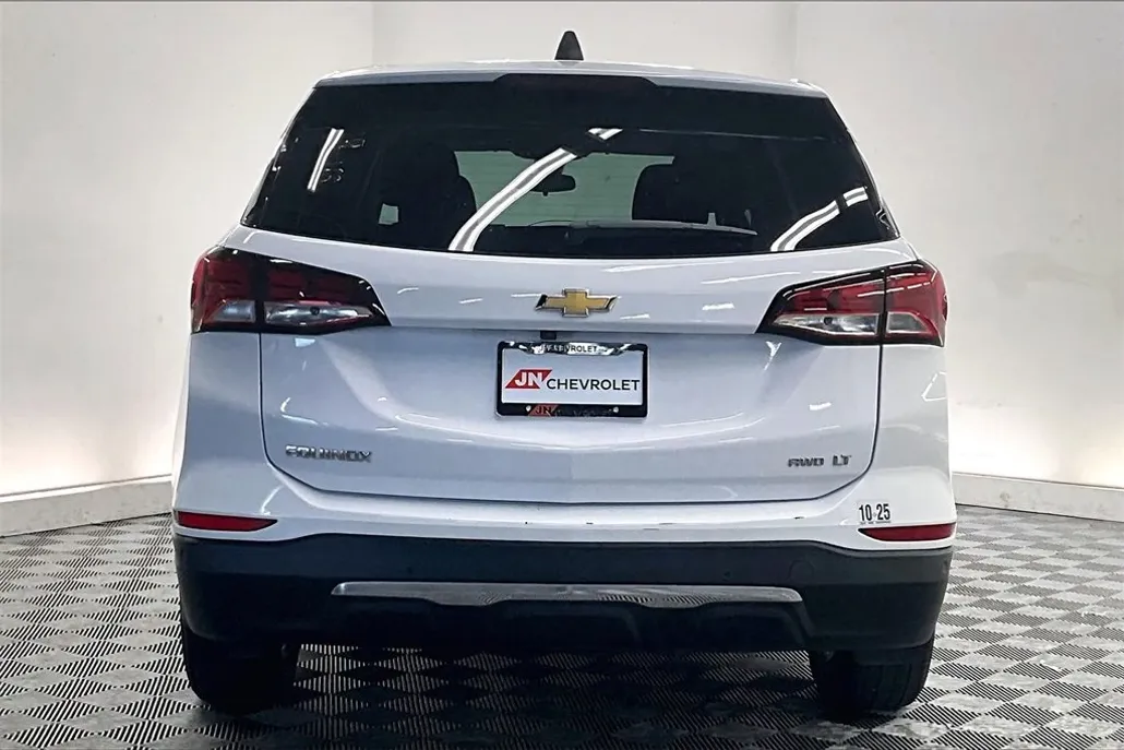 2023 Chevrolet Equinox LT photo 1