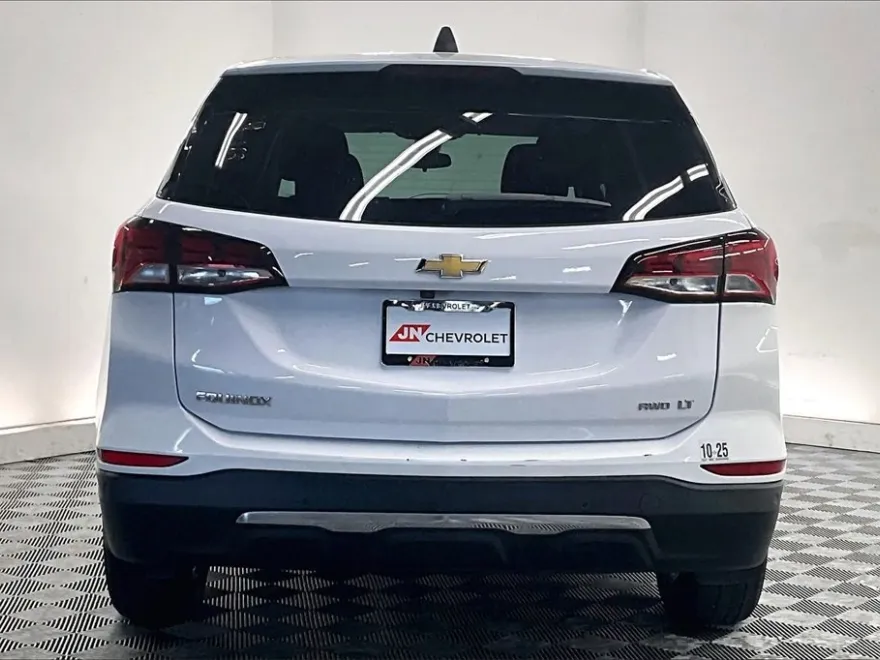 2023 Chevrolet Equinox LT photo 1