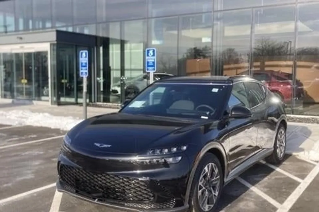 2025 Genesis GV60 Advanced AWD photo 1