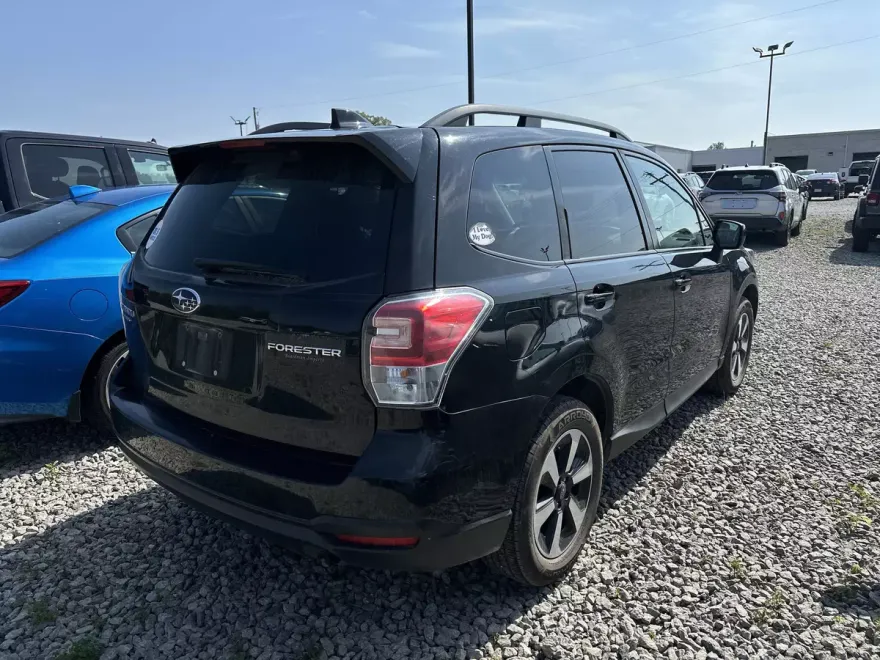 2018 Subaru Forester Premium photo 1