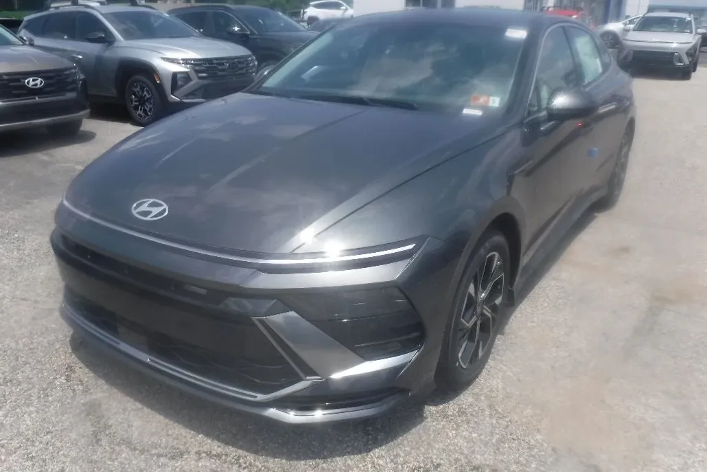 2025 Hyundai Sonata SEL photo 1