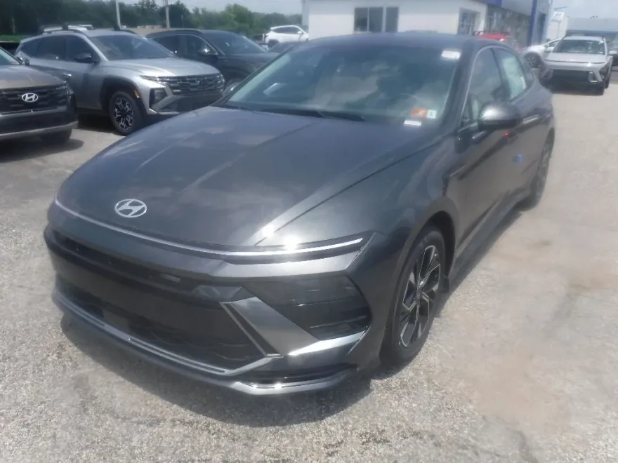 2025 Hyundai Sonata SEL photo 1