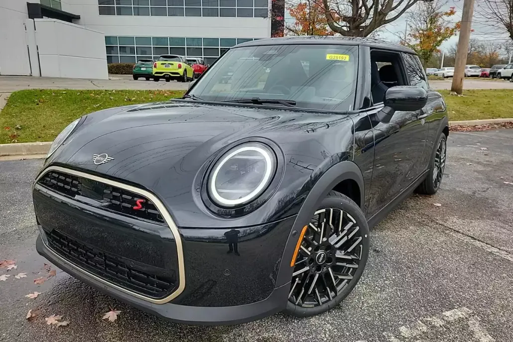 2025 Mini Cooper 2 Door Hardtop Signature photo 1