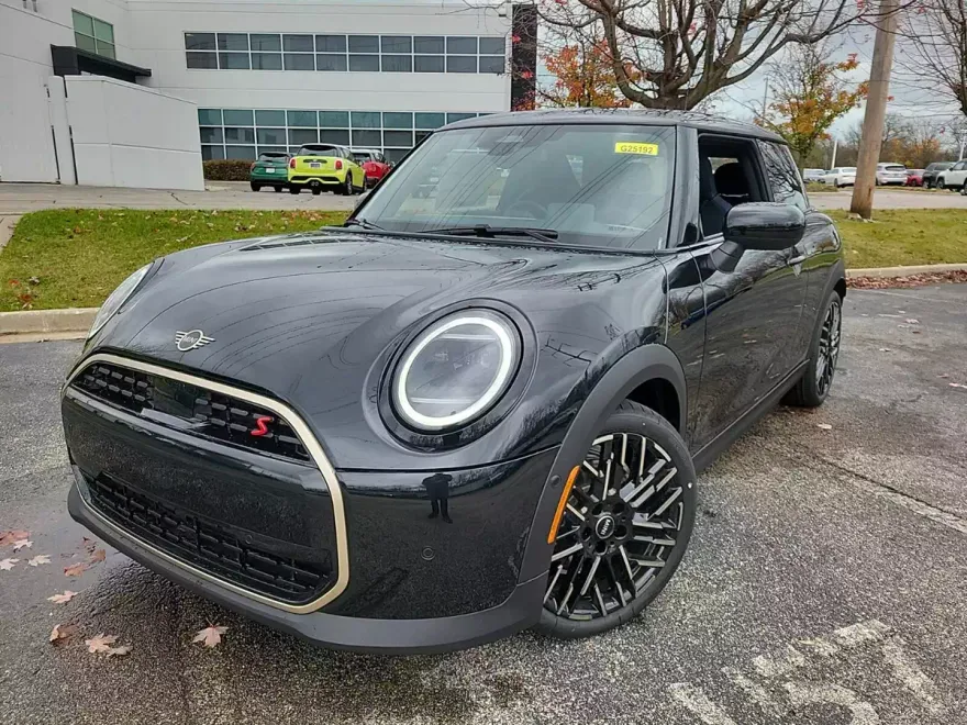 2025 Mini Cooper 2 Door Hardtop Signature photo 1