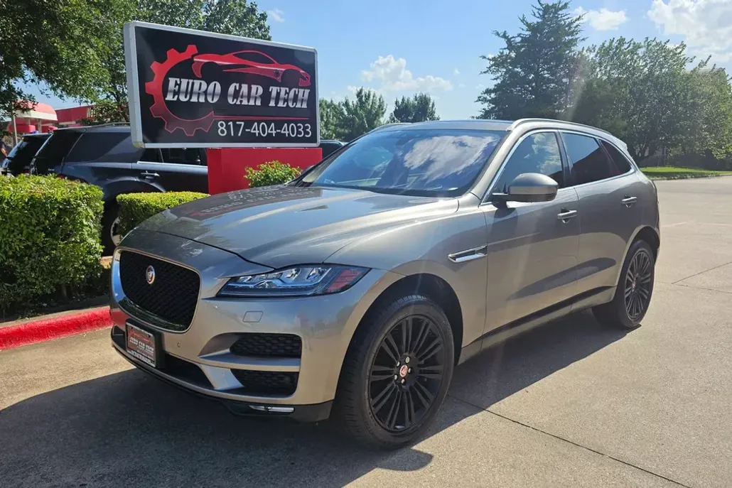 2018 Jaguar F-PACE Portfolio Edition photo 1