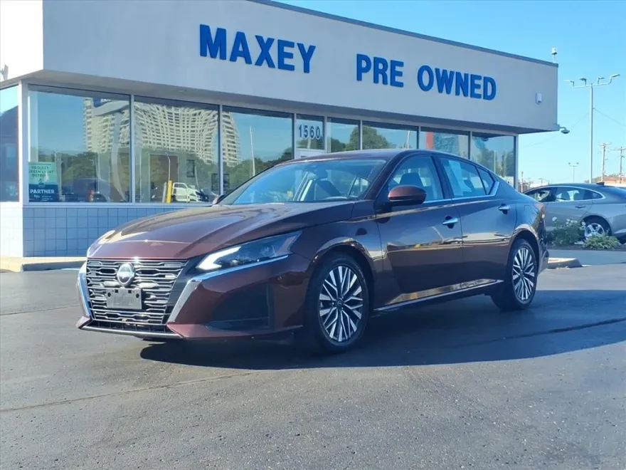 2023 Nissan Altima 2.5 SV photo 1