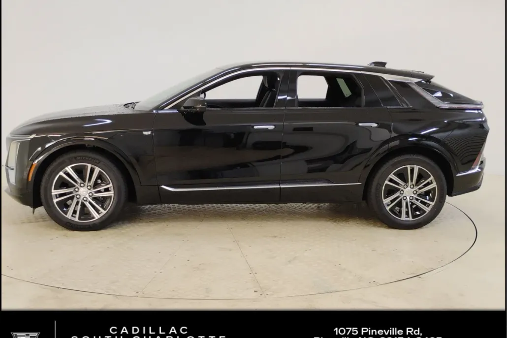 2025 Cadillac Lyriq Luxury photo 1