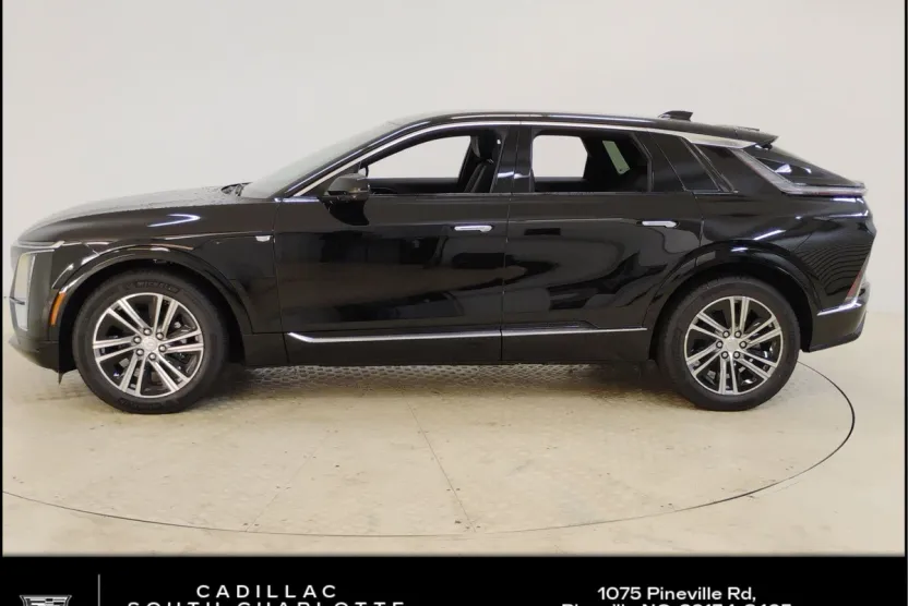 2025 Cadillac Lyriq Luxury photo 1