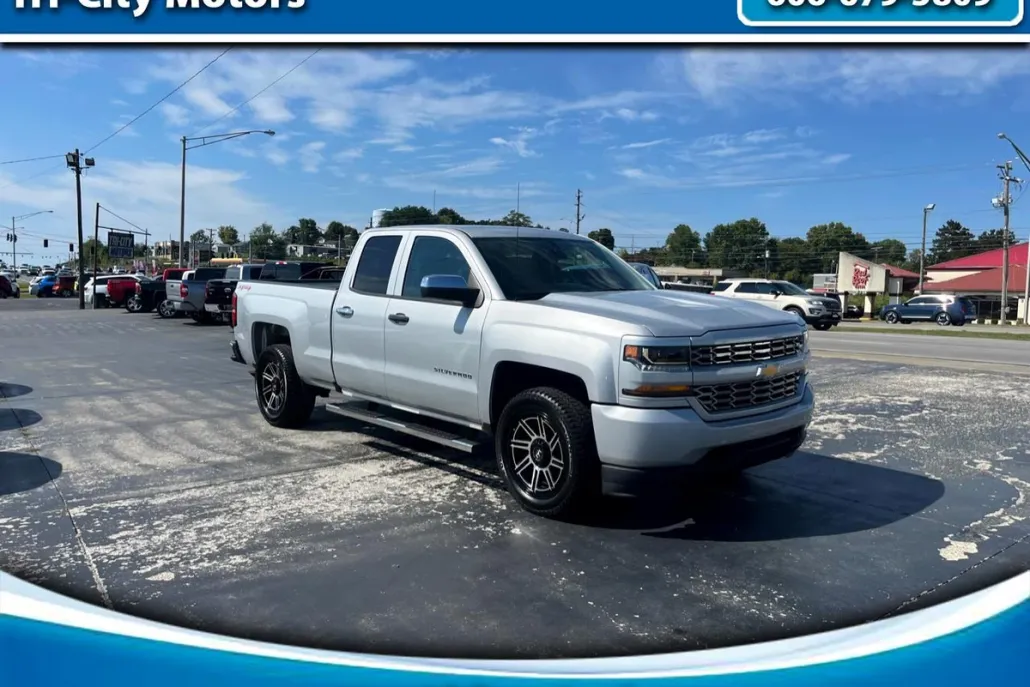 2016 Chevrolet Silverado 1500 Custom photo 1