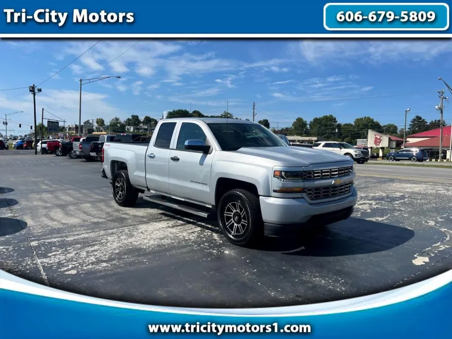 2016 Chevrolet Silverado 1500 Custom photo 1