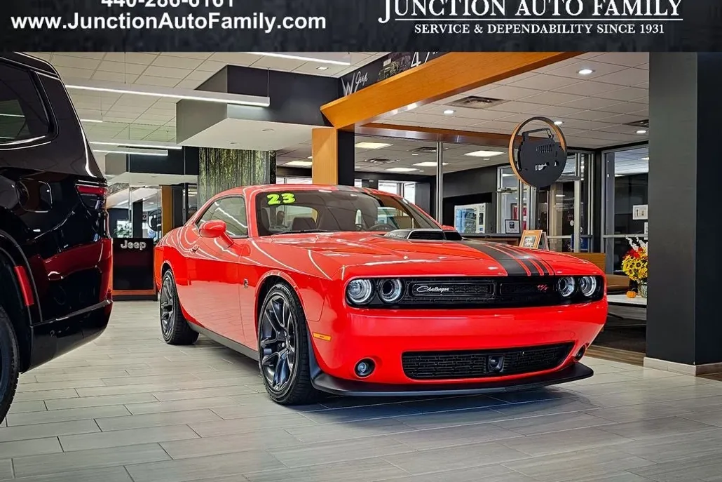 2023 Dodge Challenger R/T Scat Pack photo 1
