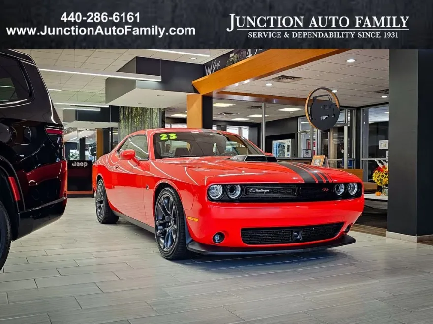 2023 Dodge Challenger R/T Scat Pack photo 1