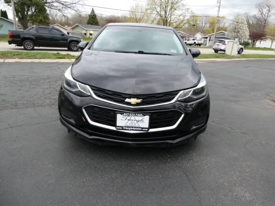 2017 Chevrolet Cruze LT photo 1