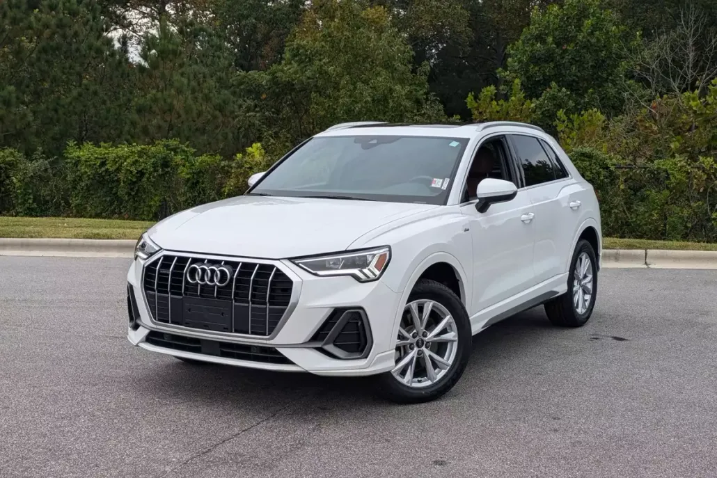 2023 Audi Q3 S line Premium photo 1