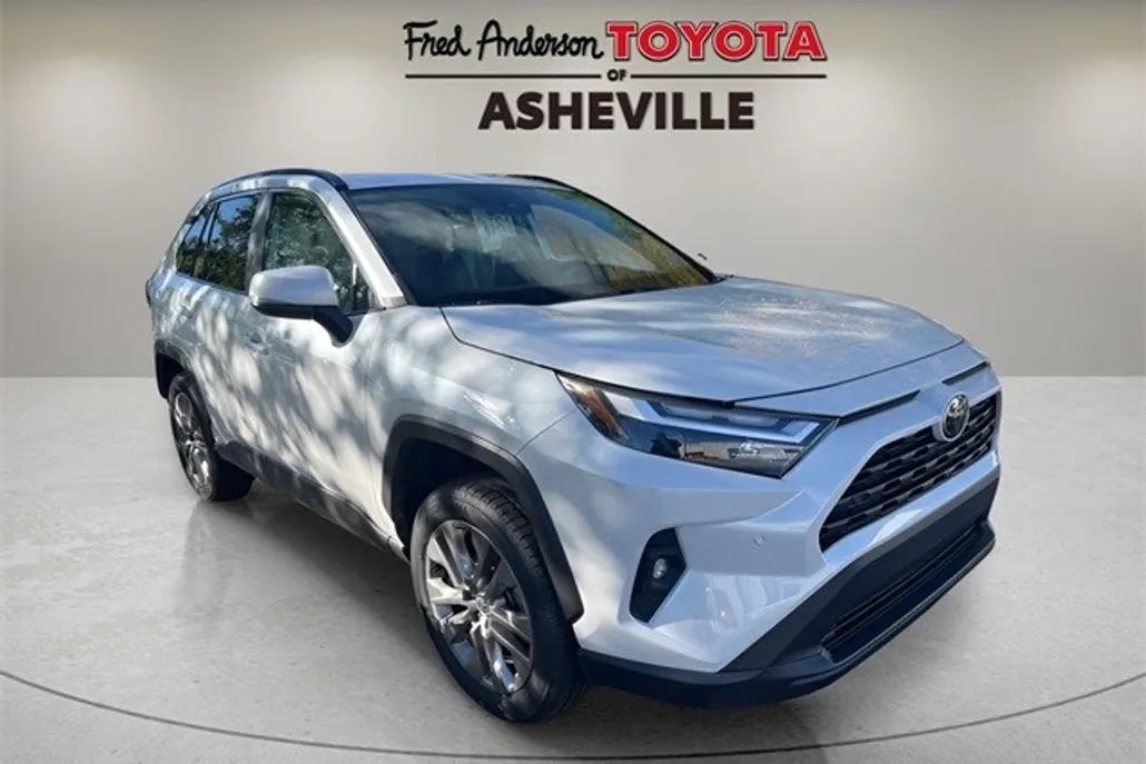 2024 Toyota RAV4 XLE Premium photo 1