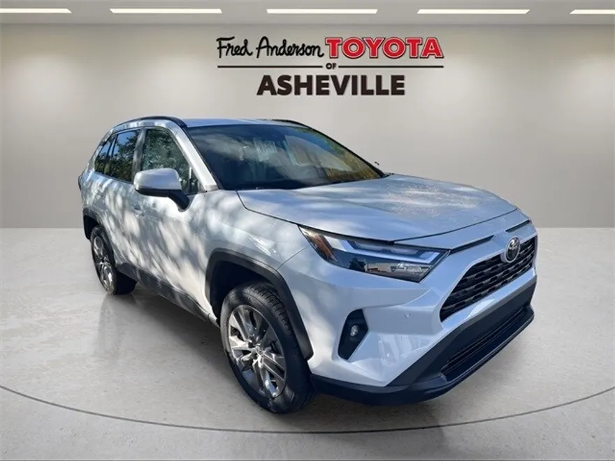 2024 Toyota RAV4 XLE Premium photo 1
