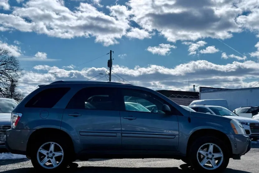 2005 Chevrolet Equinox LT photo 1