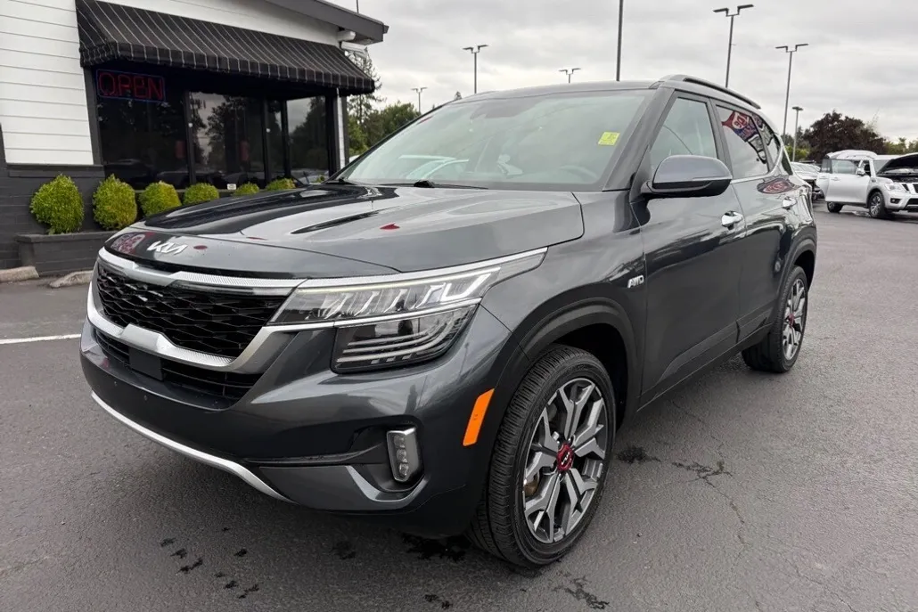 2022 Kia Seltos SX photo 1