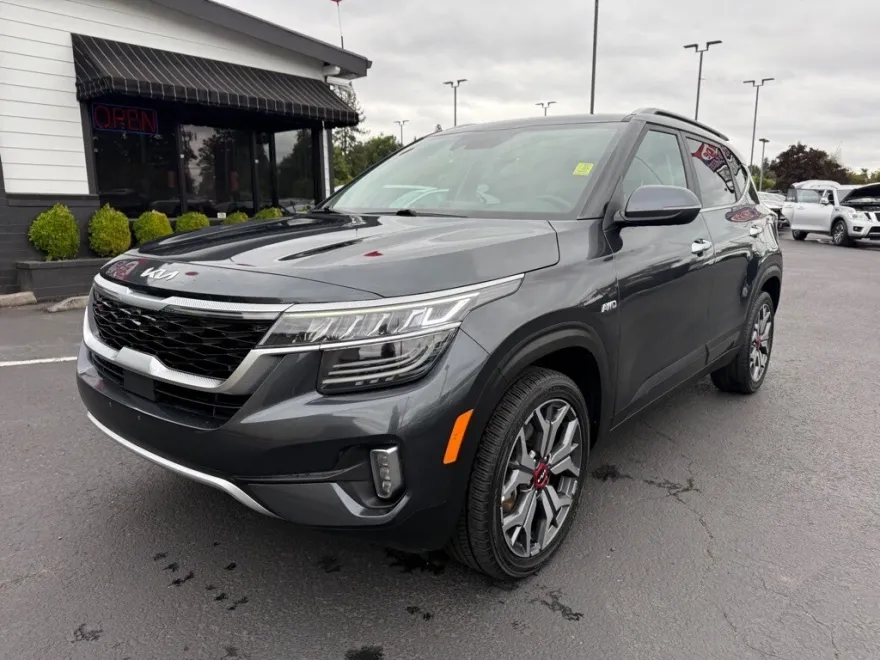 2022 Kia Seltos SX photo 1