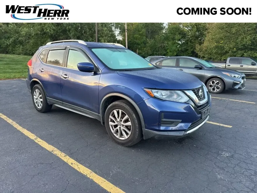 2018 Nissan Rogue SV photo 1